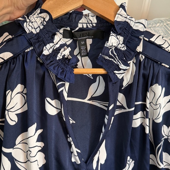White House Black Market Short Sleeve Floral Blouse Navy Blue White Size XS - Picture 5 of 6